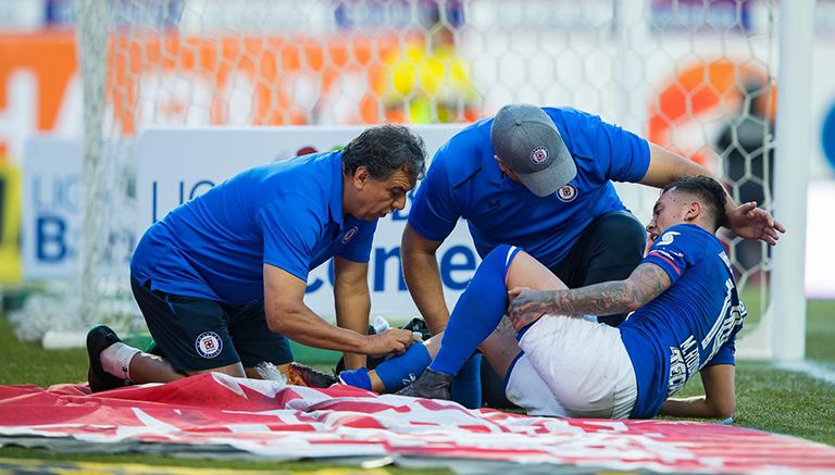 Los médicos de Cruz Azul revisan a Rodríguez