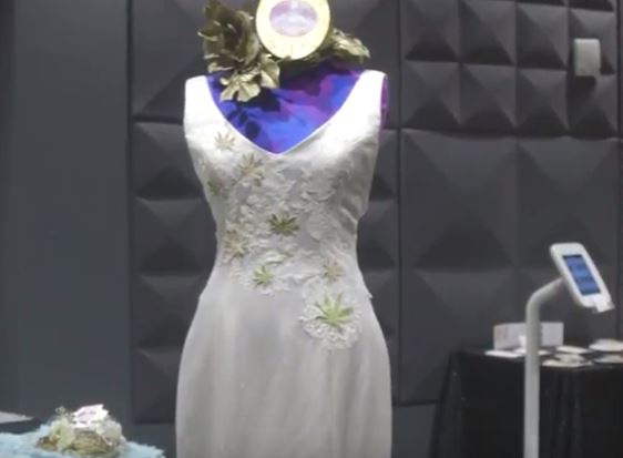 Detalles de un vestido de novia para una 'Weedings'