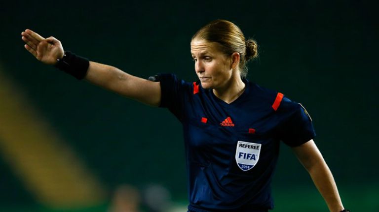 Staubli se convertirá en la primera árbitro femenina en oficiar un partido en el Mundial Sub-17