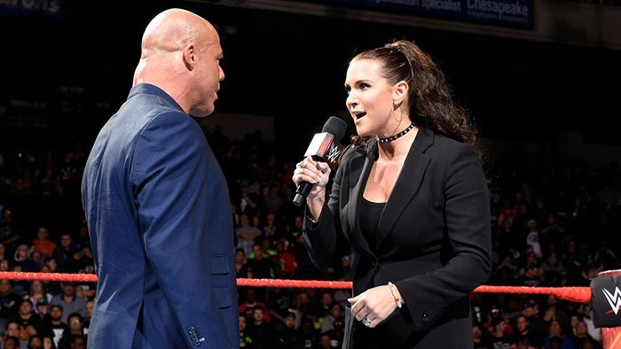 Stephanie McMahon confronta a Kurt Angle