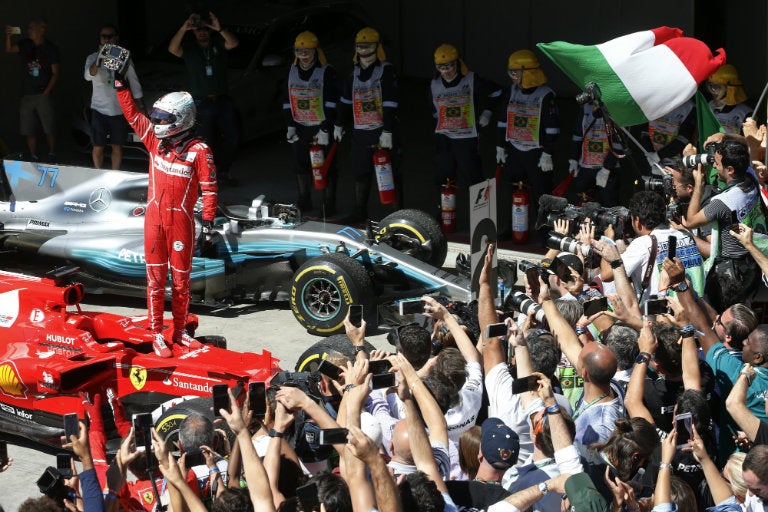 Vettel celebra su triunfo en Brasil 