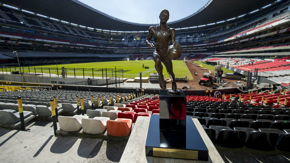 El Trofeo Maurice Podoloff en el Estadio Azteca