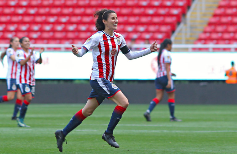 Tania Morales festeja gol con Chivas