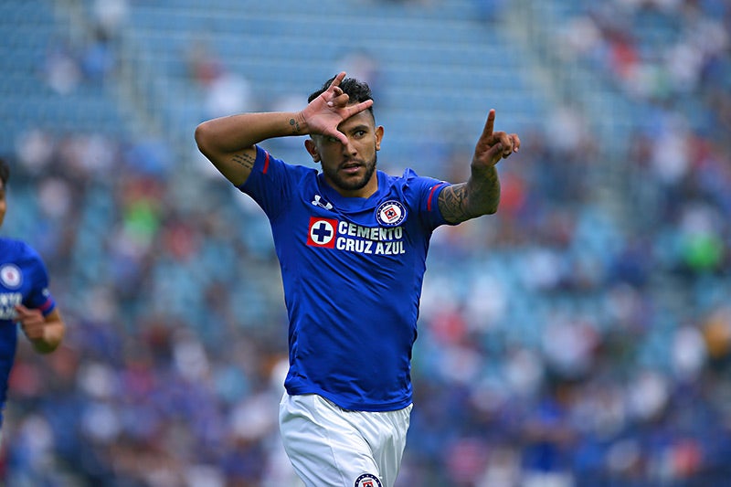 Montoya festeja su primer gol en Liga con Cruz Azul