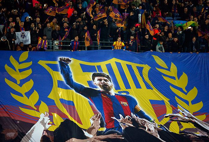 Manta en honor a Messi en Camp Nou