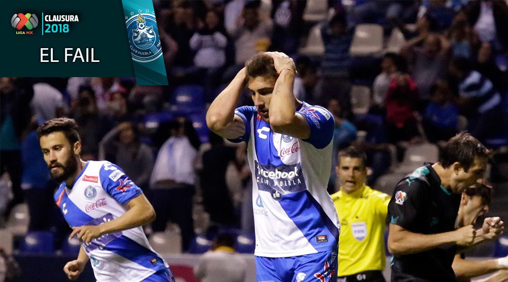 Lucas Cavallini, en lament tras fallar penalti contra Santos 