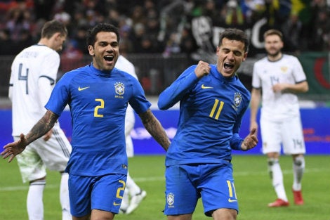  Coutinho y Paulinho celebran con Brasil