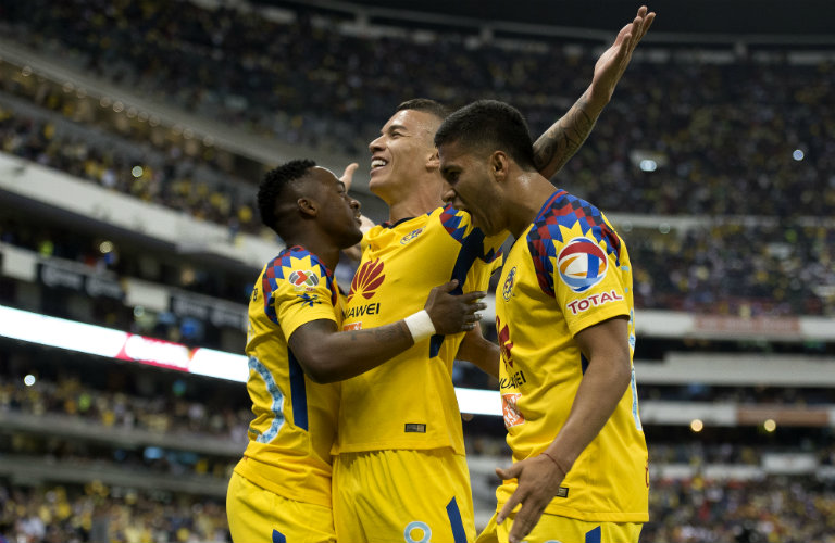 América festeja gol de Mateus Uribe