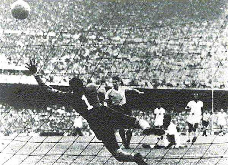 ‘Negro Jefe’ fue el capitán de Uruguay que levantó la Copa del Mundo de 1950