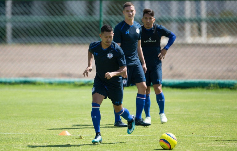 Elías Hernández, durante el entrenamiento con Cruz Azul