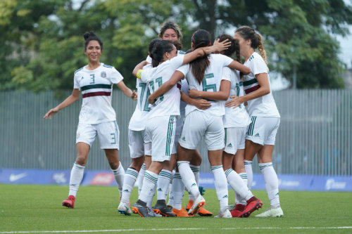Jugadoras del Tri Femenil festeja en el juego vs Venezuela