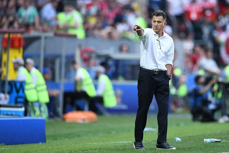 Osorio da indicaciones en un duelo de la Selección Mexicana