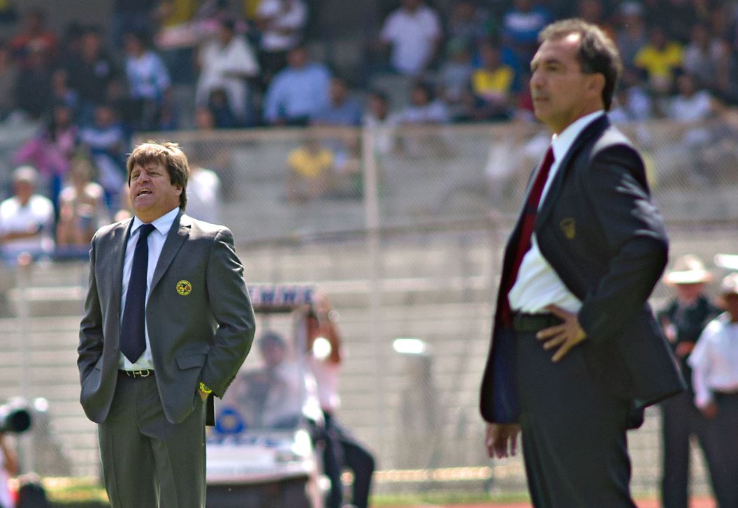 Herrera y Carrillo siguen las acciones del Pumas contra América