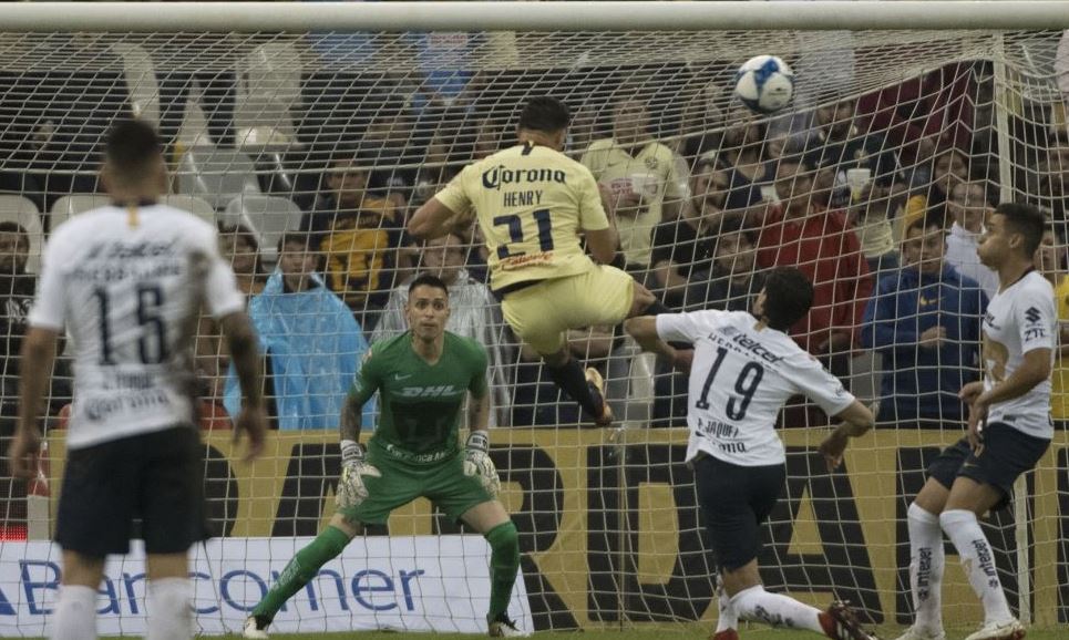 Henry Martín remata a gol frente a los Pumas