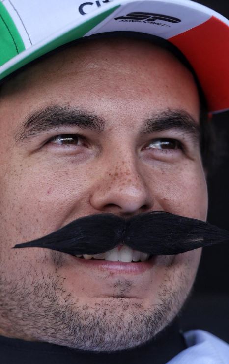 Sergio Pérez porta con orgullo su 'bigote' por esta causa