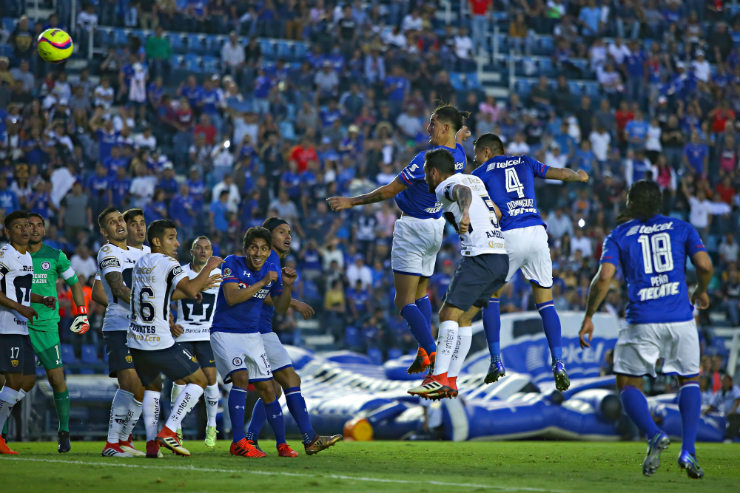 Cruz Azul y Pumas se enfrentan en el Clausura 2018