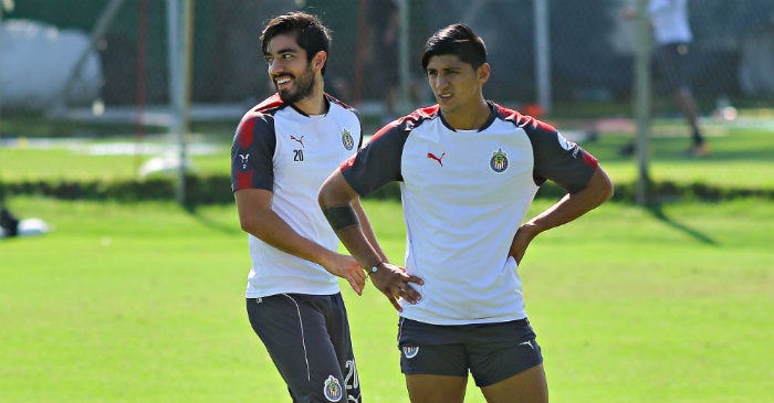 Pizarro y Pulido en un entrenamiento con Chivas en 2017