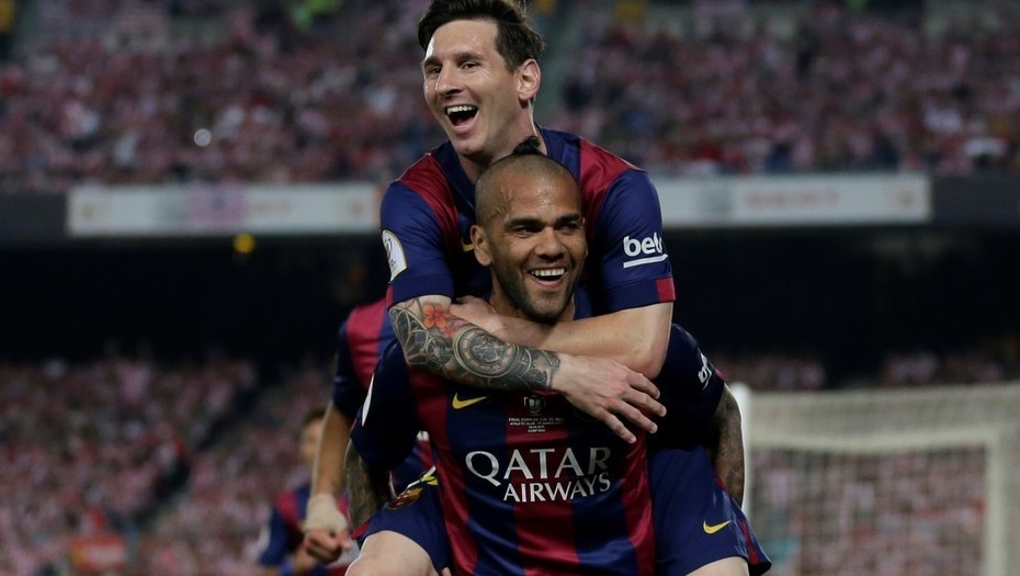 Alves y Messi en partido con el Barcelona 