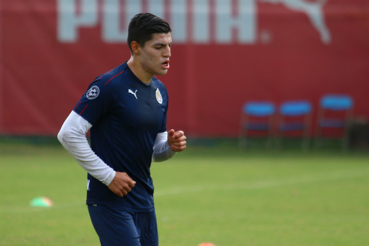 Ronaldo Cisneros, durante un entrenamiento con las Chivas