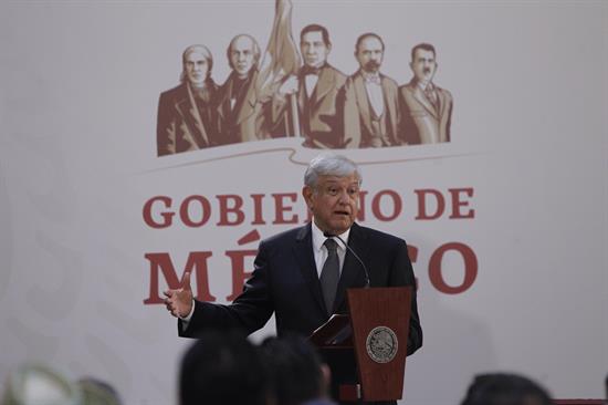López Obrador habla en un evento público