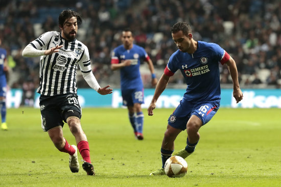 Pizarro durante el partido vs Cruz Azul