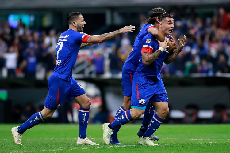 Cruz Azul festeja gol de Miltón Carglio