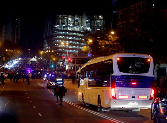 Autobús traslada a jugadores del Boca al Bernabéu