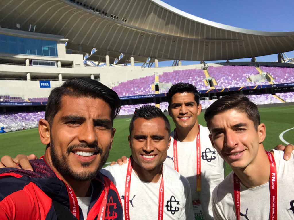 Jugadores de Chivas en el estadio Hazza Bin Zayed