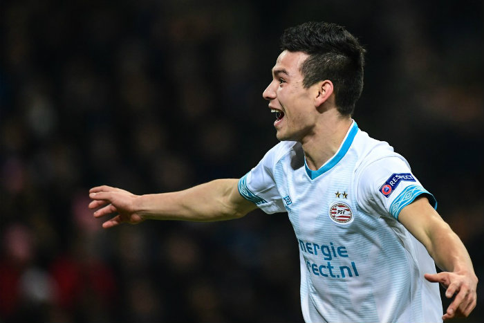 Lozano festeja un gol con el PSV en la Liga de Campeones 