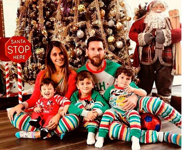 Familia Messi tomándose foto navideña 