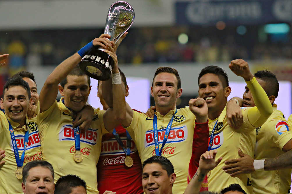 Molina levanta el Título de Campeón con América