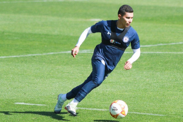 Orbelín Pineda durante su primer entrenamiento con Cruz Azul