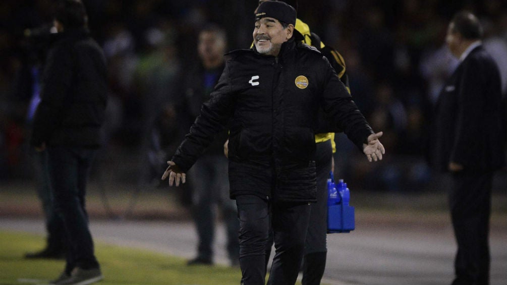 Maradona durante un partido de Dorados