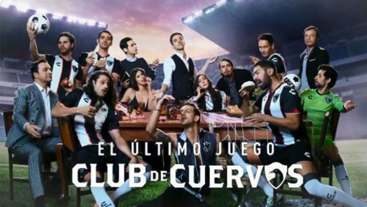 Integrantes de Club de Cuervos en un promocional