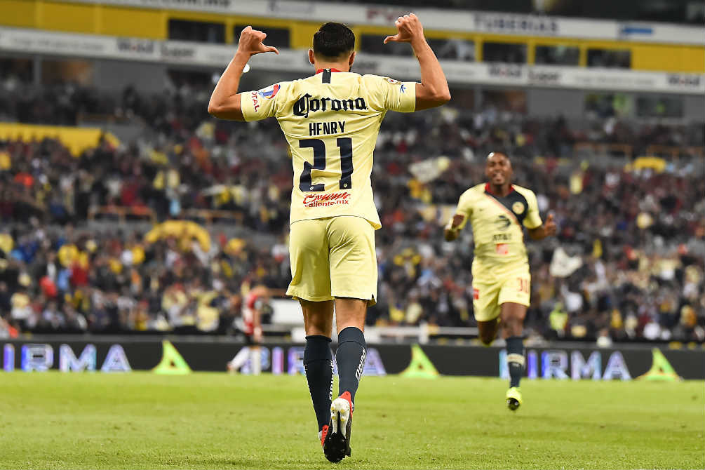 Henry Martín festeja su gol contra el Atlas