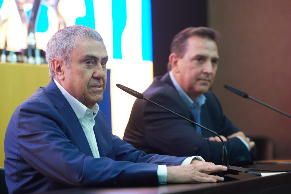 Miguel Ángel Garza durante una conferencia de prensa