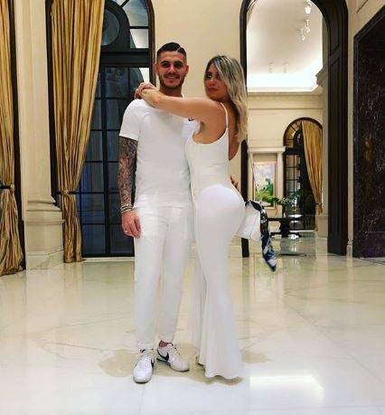 Icardi y Wanda Nara posan para una foto