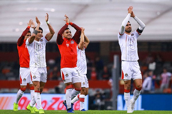 Jugadores de Chivas agradecen a la afición