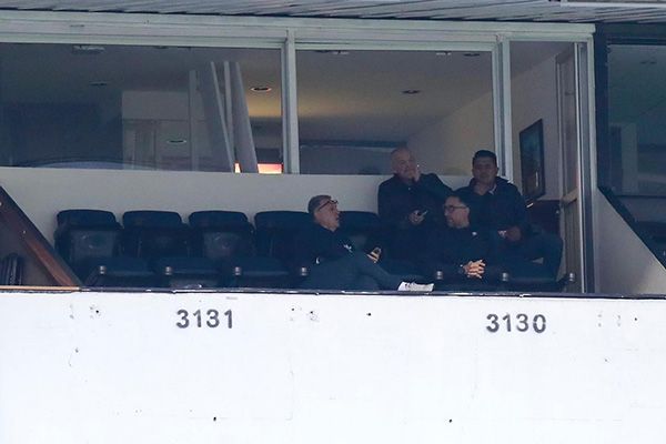 Martino en el palco del Estadio Azteca