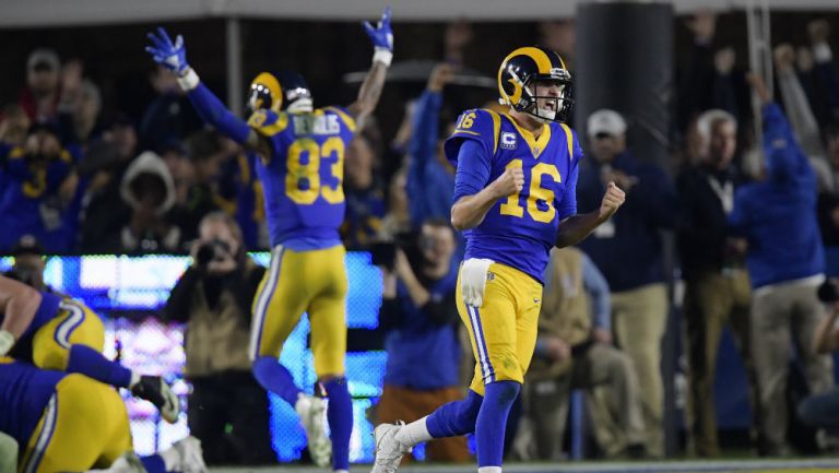 Jared Goff celebra la anotación de Anderson contra Dallas