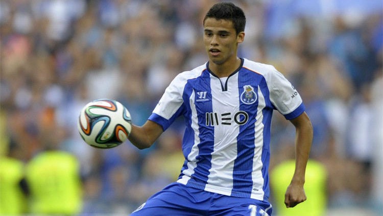 Diego Reyes, durante el partido con el Porto