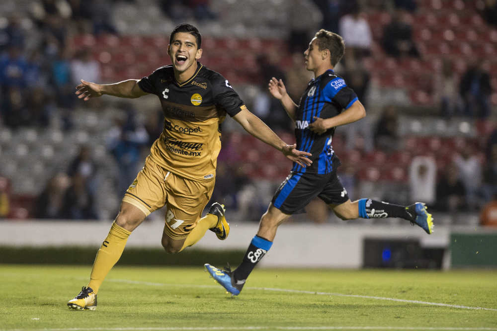  Benjamín Palazuelos festeja gol contra Gallos