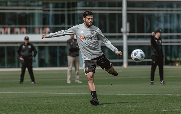 Carlos Vela durante una práctica con el equipo de MLS