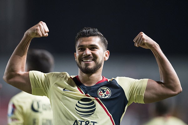 Henry Martín celebra gol con el América 