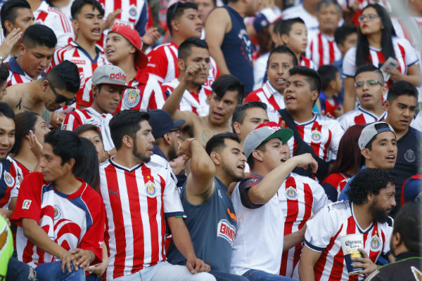 Afición de Chivas durante un partido ante Morelia