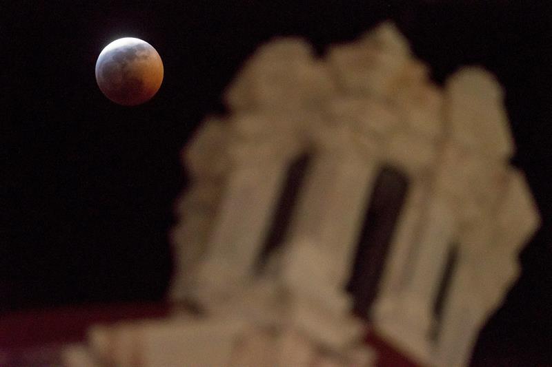 Eclipse de luna visto desde la ciudad de Saltillo, Coahuila 