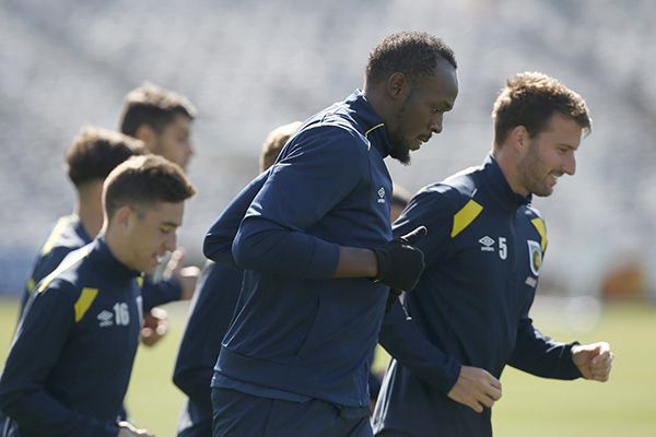 Bolt durante una práctica con el equipo australiano