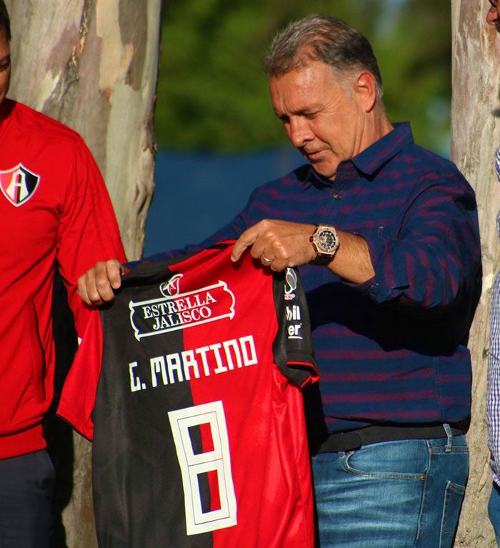 Tata presume camiseta con su nombre