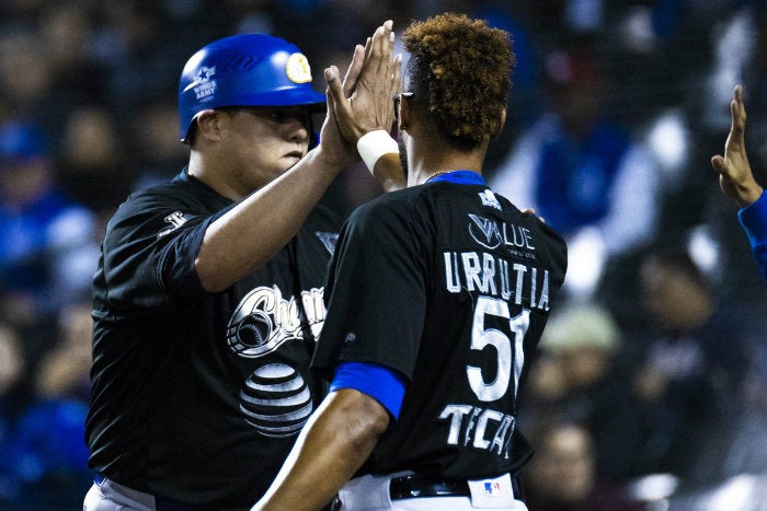 Charros celebran una carrera frente a Yaquis