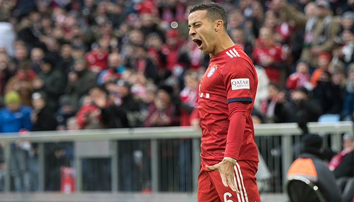 Thiago festejando el primer gol del partido 